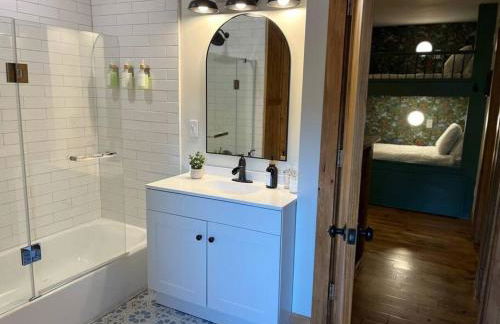 Secluded with Hot tub, Pool table, Arcade, Fishing andTheater Room - Photo 25