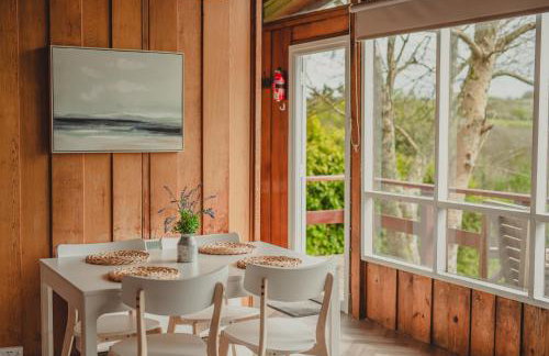 Timber Hill Self Catering Cedar Lodges - Foto 17