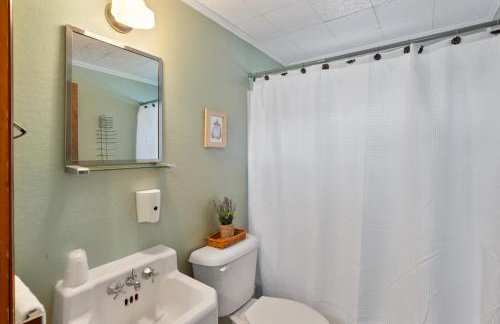 Waterfront 2 bed 2 bath (Suite 2) - Foto 11