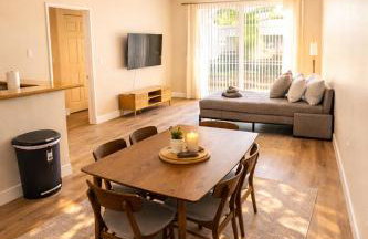 Peaceful 1BR & 2BR MDR Retreat Close to Venice Beach with Pool & Gym - Foto 13