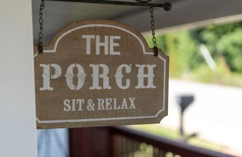 Soak n Stroll 2 State St Casino Firepit Dogs OK - Foto 32