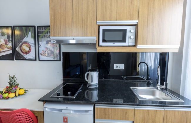 Comfort Suites - Photo 8