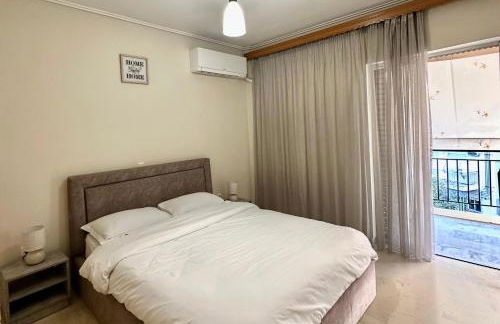 Mamour Apartments, Near Tram & 8' to Beach, Queen Bed Comfort - Foto 11