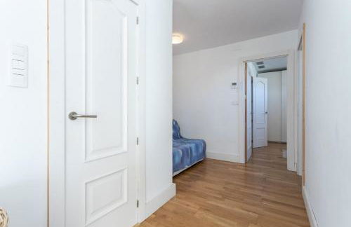 Apartamento en primera línea de playa con piscina - Photo 5