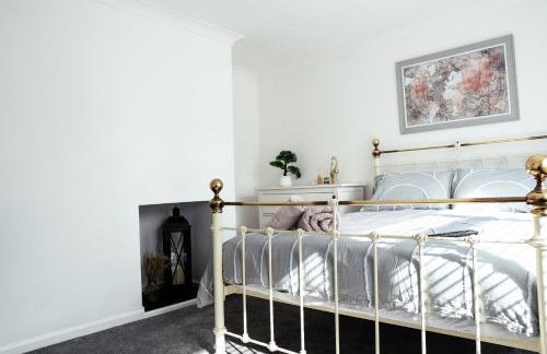 Large 4 BedroomProperty driveway and 3 bathrooms - Photo 6