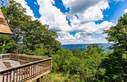 Mountain cabin w hot tub & deck views - Photo 17