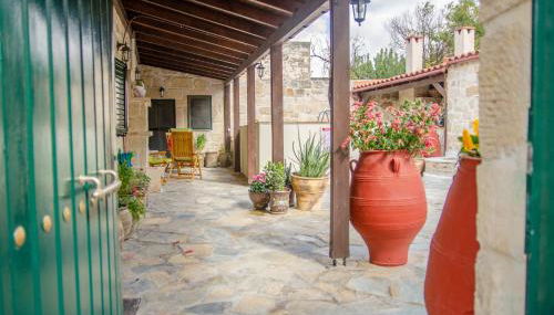 Pyrgou Villa with Shared Swimming pool - Foto 4, Garden, Garden view