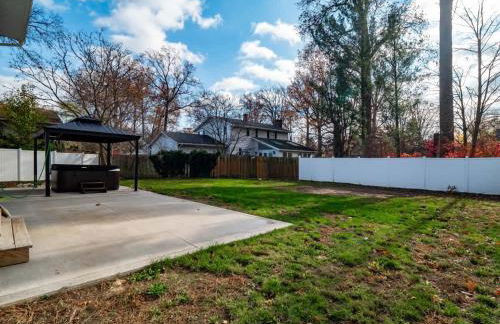 Vermilion Retreat with Game Room, Hot Tub and Across from Community Pool - Foto 46