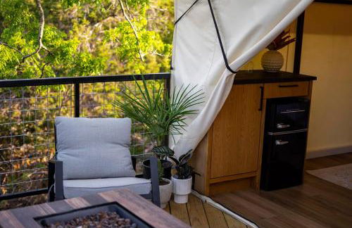 Treehouse Glamping at Pecan Haven W Hot Tub - Foto 27