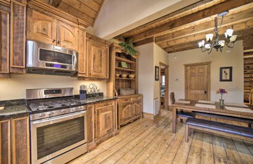 Hot Tub and Mtn Views! All-Season Escape in Franklin - Foto 10