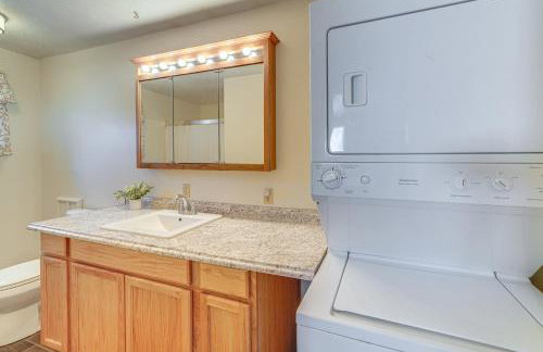 half Mi to Kanawha River Quiet Escape with Patio - Foto 18