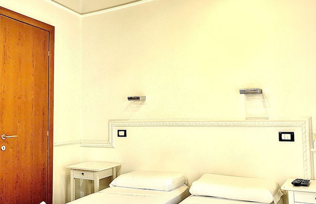 Domus Ester Roma - Photo 37