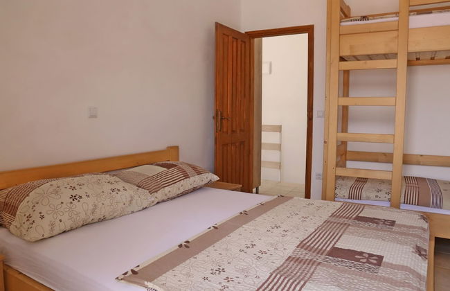 Adorable Stone House With Terrace Near the Beach - Foto 2