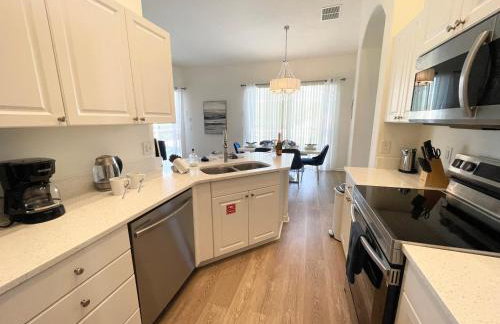 556 Gorgeous home with Pool and Spa Not Overlooked at Back 3 Bedrooms and 2 Full Bathrooms - Foto 13