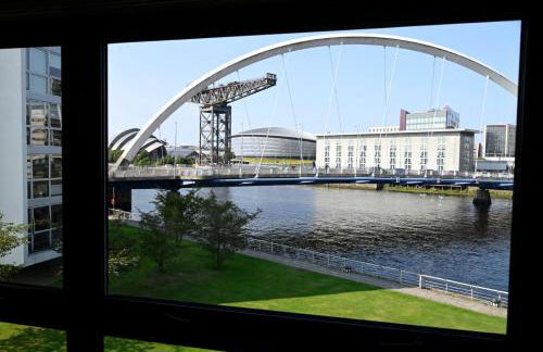 ArcView - SEC Hydro Two Bed Flat With Free parking and Great View - Foto 1