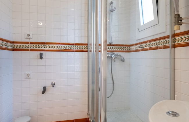 Stunning 4BR Apart in Sagrada Familia - Photo 45