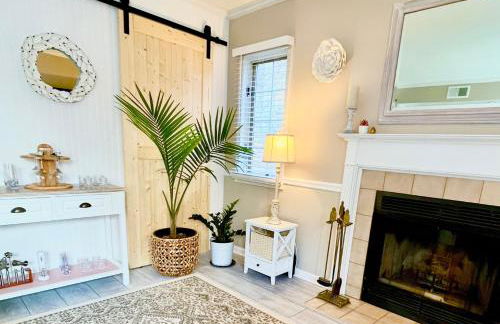 Luxury Villa- 3 mins to Mohegan- Fully Stocked with Fireplace- Jacuzzi, Saltwater Pools, Sauna - Foto 11