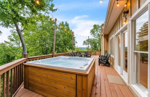 The Retreat at Wildwood - Hot Tub Theater & Deck - Foto 3
