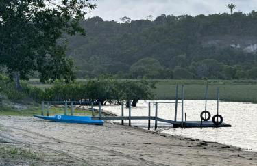 Container Vermelho na beira do rio e a poucos metros do mar com cozinha completo em mogiquiçaba bahia - Foto 17