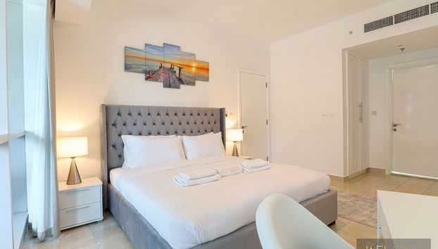 WelHome - Mesmerizing 1BR Apartment in Damac Waves A - Foto 4, Habitación