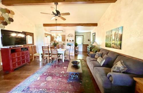 C8, Two bedroom, two bath log-sided, lake view luxury cottage with hot tub - Foto 5