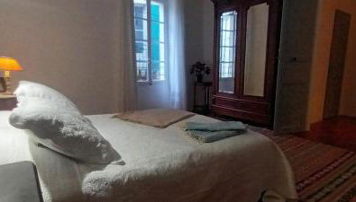 Character filled house overlooking the River Cesse - Foto 3