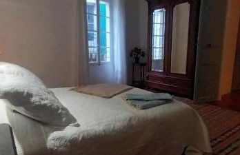 Character filled house overlooking the River Cesse - Foto 3