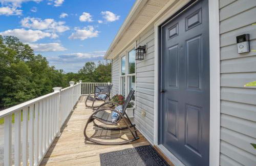 Trailblazer Lodge - Upscale, hot tub, trail, game room, wifi, fire pit, bar, pool table, king bed, view, pet friendly - Photo 26