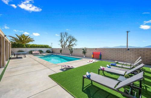 Views, Gameroom, Saltwater Pool & Hot tub, Firepit by MariamsBnb - Foto 80