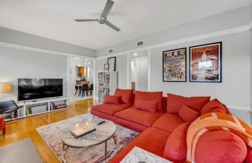 Steps to the Lakefront! This Uptown Beauty is Everything You Need for a Perfect Chicago Getaway condo - Photo 18