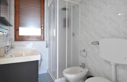 Amazing Home In Punta Braccetto - Foto 12