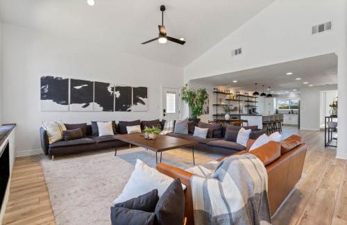 Luxury Austin Retreat w Pool, Games, Sleeps 12 - Foto 35