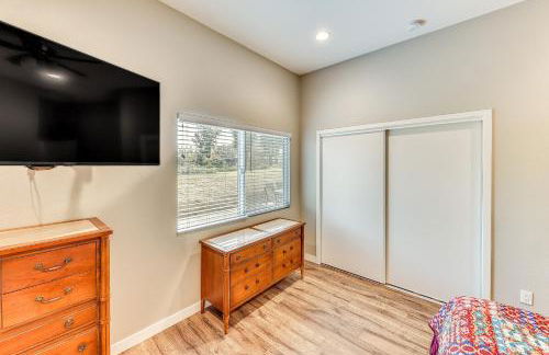 Peaceful Riverside Home with Patio, 7 Mi to Downtown - Foto 12