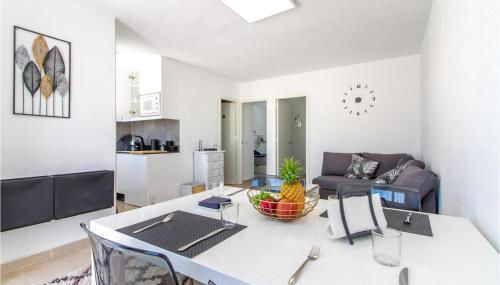 Stunning Apartment In Torrevieja - Foto 4
