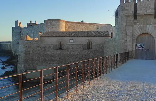 Villa Hippodrom-INDEPENDENT VILLA WITH POOL - Photo 25