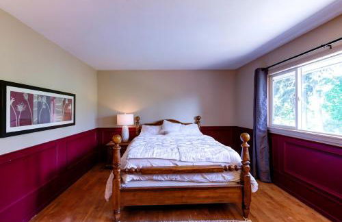 Riverside Home With a Rustic Charm - Foto 17