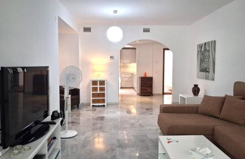 2 Bed Garden Apartment Benavista Direct Pool Access Walk to Golf, Tennis & Amenities - Photo 3