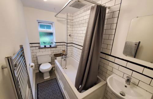 5 bedroom, recently renovated house close to Hastings Beach - Foto 18