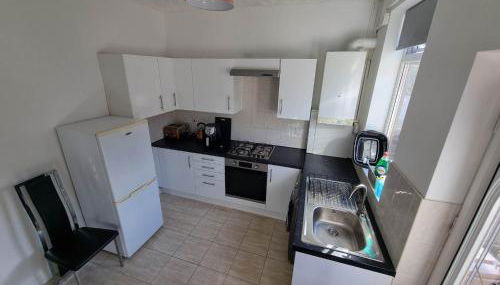 2 Bedroom House Perfect for Family Work Stays Easy Access to Manchester Oldham - Foto 3, stove, toaster, minibar