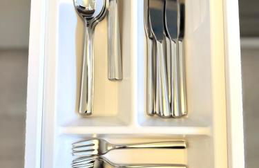 REGENCY - Exklusive zentrale 45m2 Wohnung mit Balkon, WiFi und Netflix - Foto 3