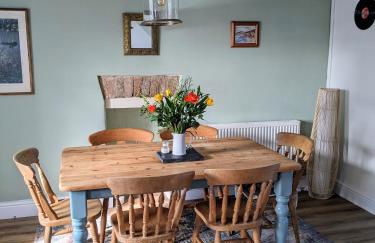 Charming coastal cottage - pet friendly! - Photo 11