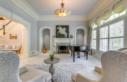 Buford Mansion with Pool about 14 Mi to Lake Lanier - Foto 1