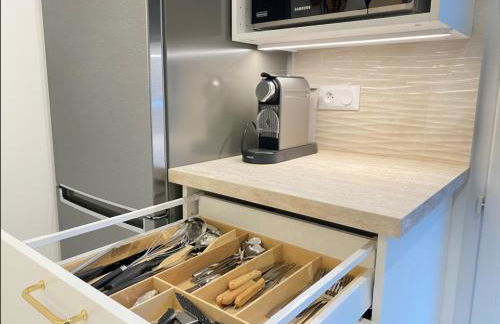 Le cocon urbain - Modern 4BR Apartment with Free Parking, High-Speed Wifi, Quick Access to A6 & N7 - Foto 14