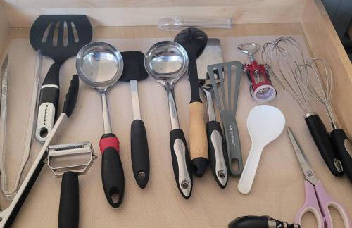 H&H New Built 2023 Hidden Gem Heart of OC 3 Queen Beds - Foto 11