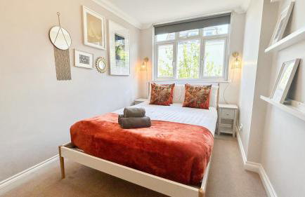 Lovely 4-Bedroom Kilburn Flat with Garden and Parking near Hampstead Heath, Abbey Road by Staylio London - Foto 21