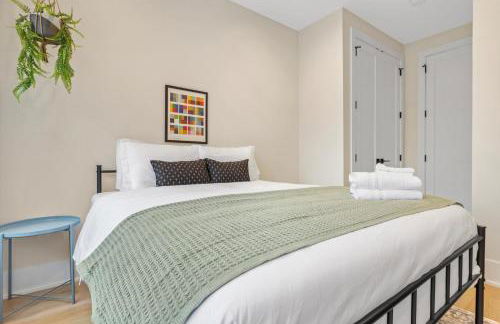 Central DC 5-BR Townhome - Walk to METRO-rail - Foto 22