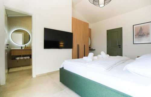 Newly built Villa MarVista with 4 bedrooms,infinity pool & stunning sea and mountain views - Photo 21