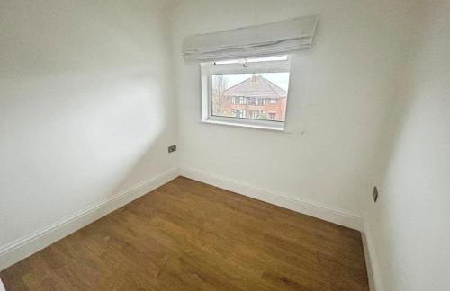 4BR House, Derby, Contractors, Relocators - Foto 10