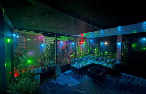 Zen Jungle House by Busch Gardens Sleeps 12 with Outdoor Games & Detached Play Space! - Foto 52