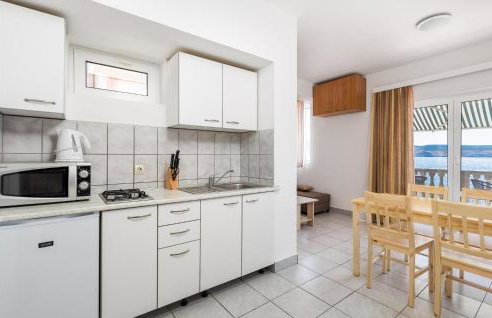 3 Bedroom Cozy Apartment In Prizna - Photo 8